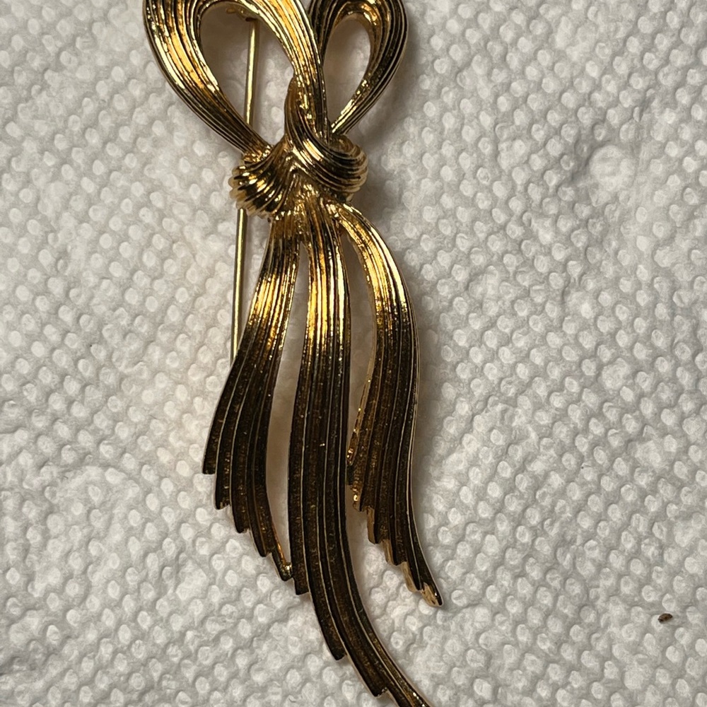 Vintage Monet Bow brooch
